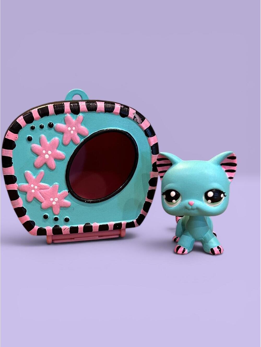 Littlest Pet Shop LPS Custom Cat with Custom Carry Case Accessory